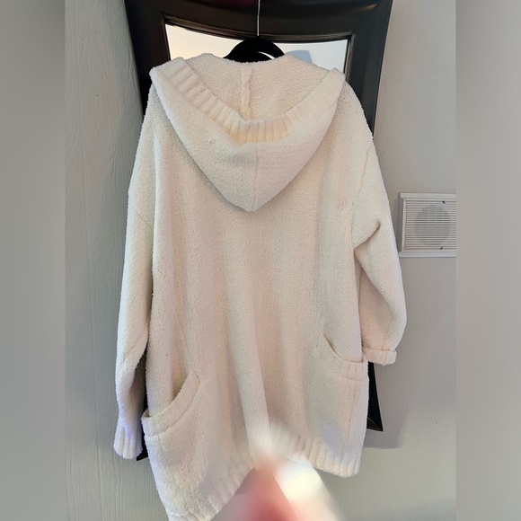 UGG COZY SOFT AMAZING HOODIE SWEATER CREAM SZ XL/XXL WORN ONCE! - Picture 3 of 4